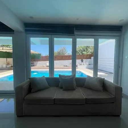 Lueks Tripleks Karaoglanoglu Villa