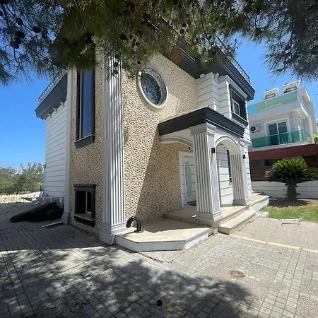 Lueks Tripleks Karaoglanoglu Kyrenia (Northern Cyprus)